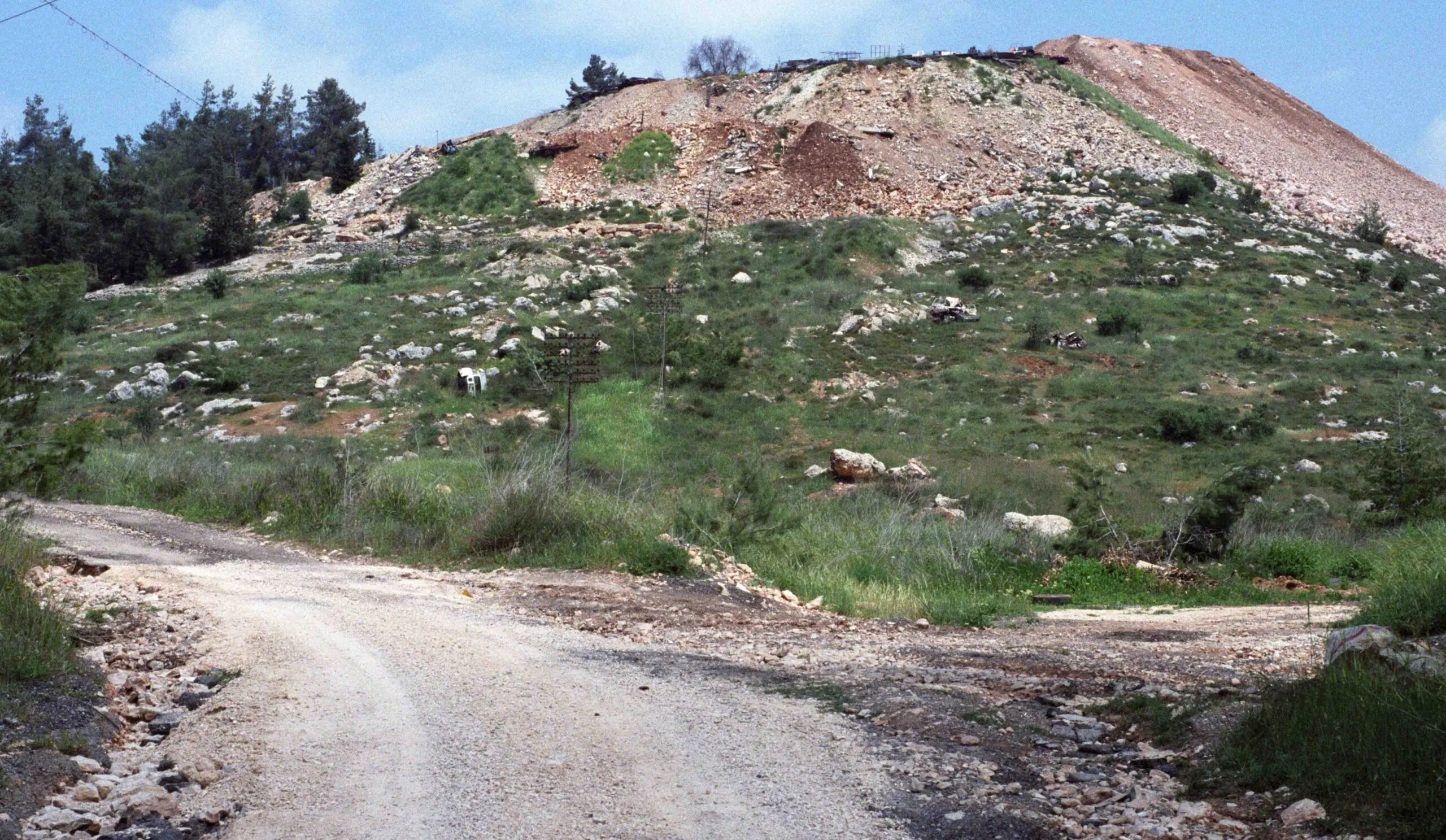 Facing east. The beginning of the steep ascent. Photographed by Lucinda Dale-Thomas, spring 1992.