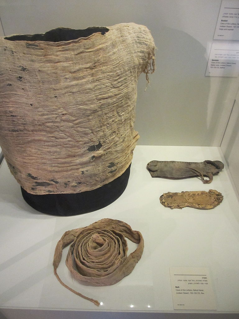 Second-century C.E. shirt, sandals and belt discovered at the Cave of Letters in Nahal Hever. Image courtesy of Wikimedia Commons.