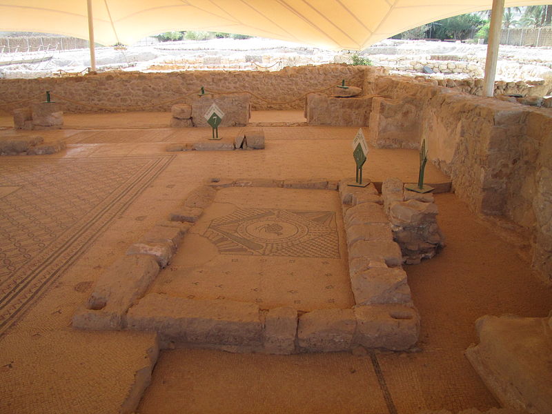 Interior of the Byzantine period synagogue at Ein Gedi near the Dead Sea. Image courtesy of Wikimedia Commons.